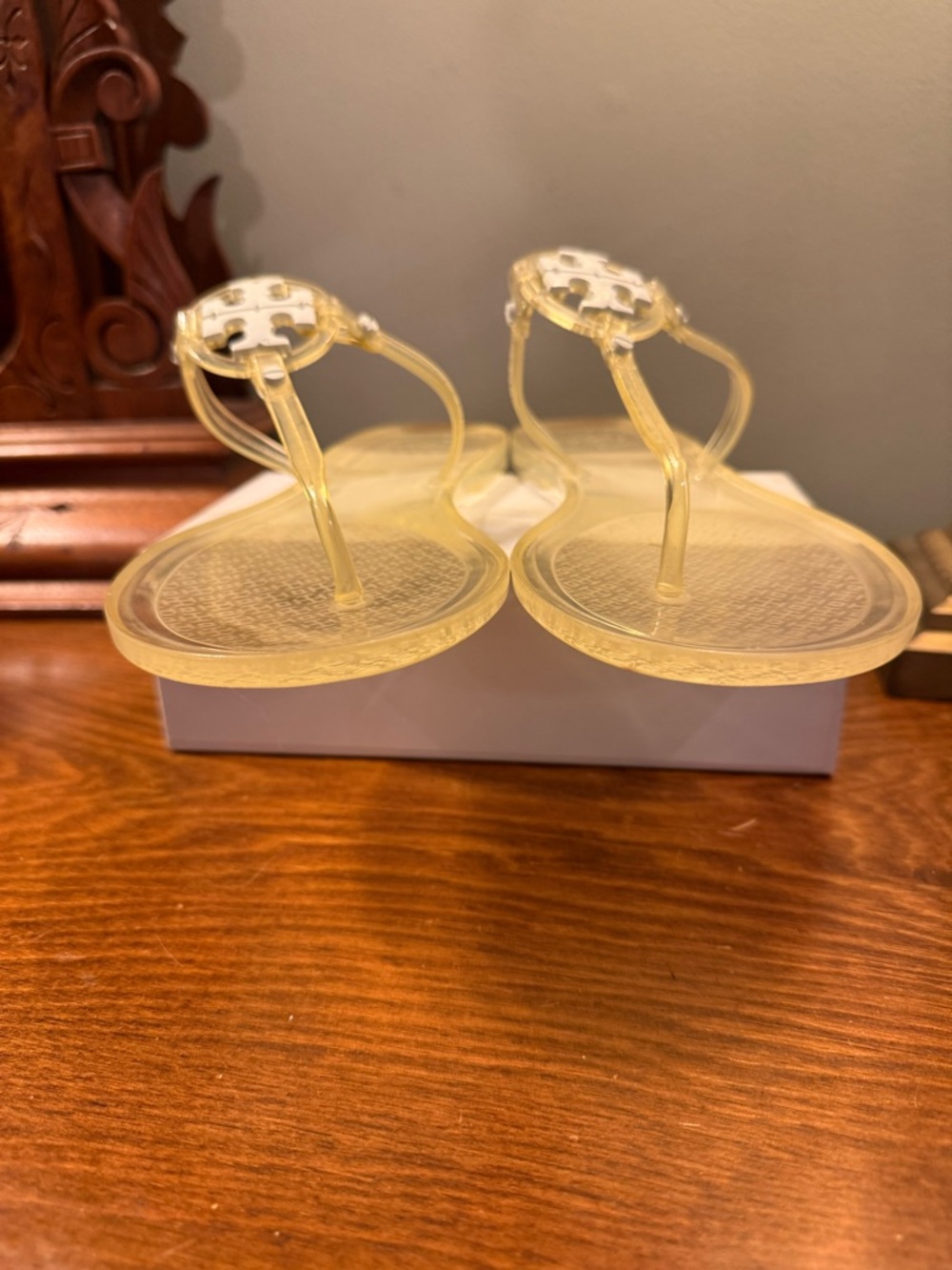 Tory Burch Mini Miller Clear White Jelly Thong Sandals Size 9 - Picture 4 of 9